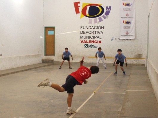 Els centres educatius de la ciutat de València poden oferir pilota valenciana