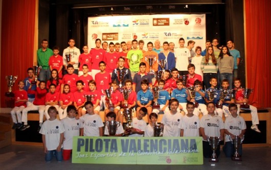 Les millors escoles de 2013-2014, van arreplegar els trofeus dels JECV a Alfara del Patriarca