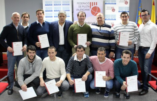 Genovés ha entregado la titulación de entrenador de pilota valenciana a una nueva promoción de alumn