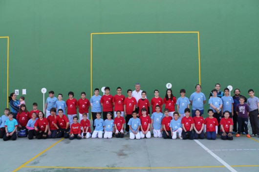 Les escoles de pilota de València disfruten a Massamagrell del frontó