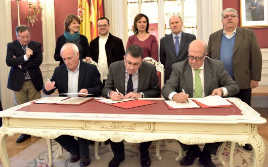Signat el conveni per a celebrar el I Trofeu Corts Valencianes