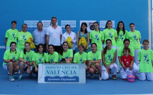 La Diputada de Deportes e Igualdad participa en la primera trobada de frontón valenciano en la Pobla