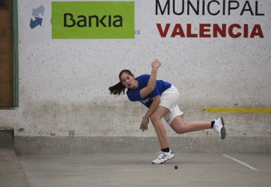 Las chicas de Alicante dominan en la Liga Bankia de raspall femenino