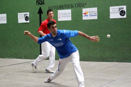 Adrián de Quart i Alejandro continuen manant en l'Individual de Frontó